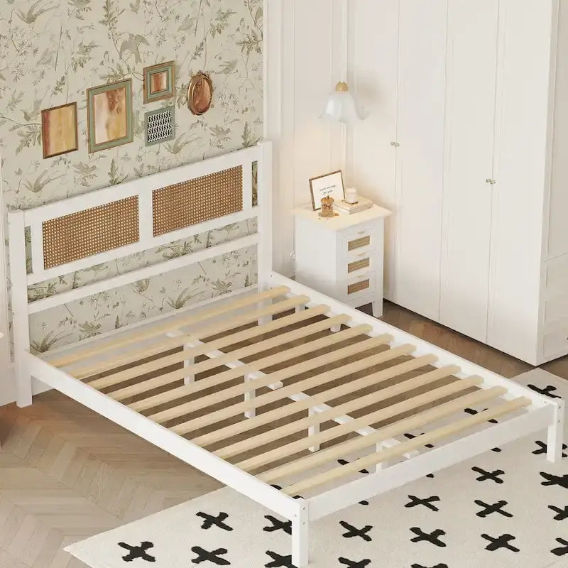 Lit plateforme en rotin naturel noir/blanc avec lattes en bois, style bohème, grand lit/très grand lit, 2 personnes