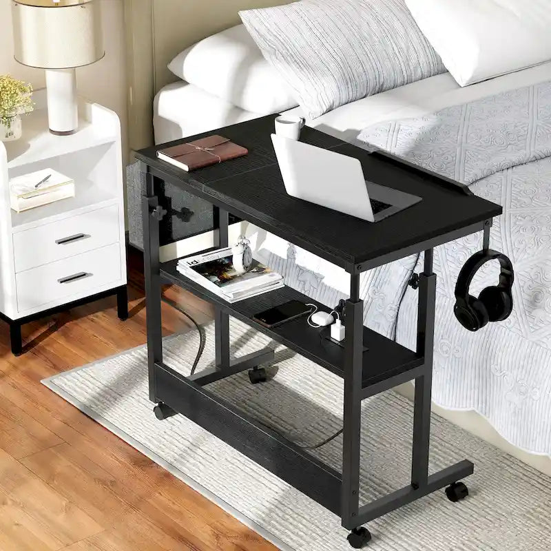 Bureau portable réglable en hauteur marron/gris/noir avec roulettes pivotantes, plateau inclinable et station de recharge intégrée, 1 personne