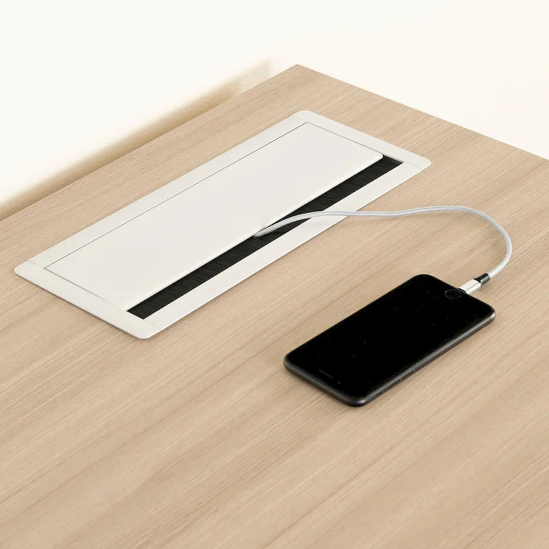 Bureau d'ordinateur de style scandinave en noyer naturel / blanc / orme clair avec barre d'alimentation intégrée et 3 tiroirs, 1 personne