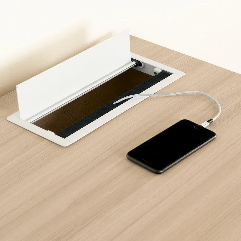 Bureau d'ordinateur de style scandinave en noyer naturel / blanc / orme clair avec barre d'alimentation intégrée et 3 tiroirs, 1 personne