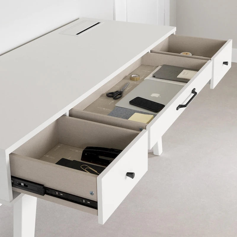 Bureau d'ordinateur de style scandinave en noyer naturel / blanc / orme clair avec barre d'alimentation intégrée et 3 tiroirs, 1 personne